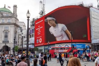 Emma Raducanu for Vodafone billboard animation at Piccadilly Circus, London