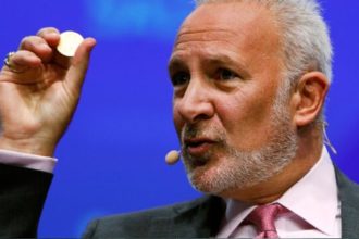 "Préparez-vous à un effondrement économique historique" : Peter Schiff
