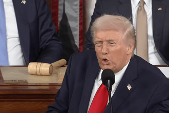 Trump oblige les sociétés d’IA et de Bitcoin à construire leurs propres centrales électriques