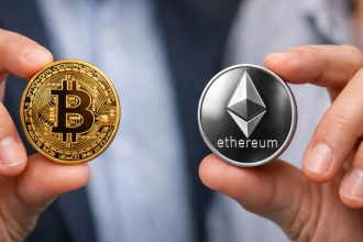 Alors que Bitcoin et Ethereum plongent, 2 géants achètent plus